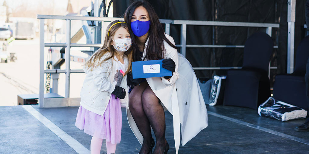 Graduate with daughter at Mayo Clinic Match Day Celebration Ceremony