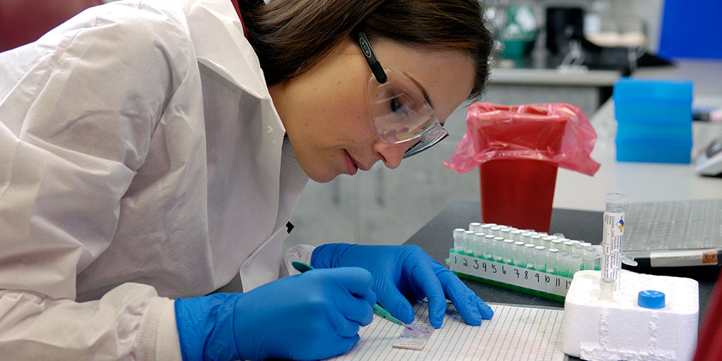 Mayo Clinic molecular genetic technologist analyzing samples