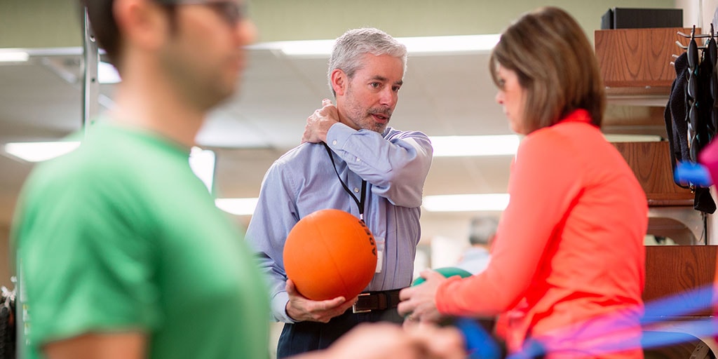 Mayo Clinic physical therapist treating a patient