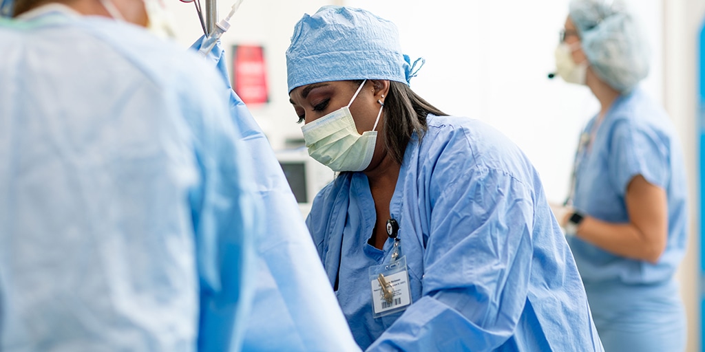 DNAP student at Mayo Clinic practicing anesthesia during a simulation training event 