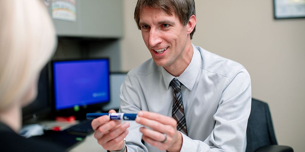 Pharmacy resident meeting with a patient at Mayo Clinic in Mankato, Minnesota