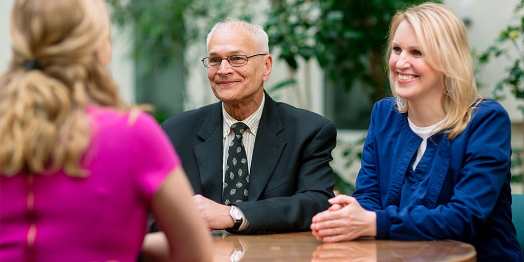 Mayo Clinic physical therapists meeting with a patient