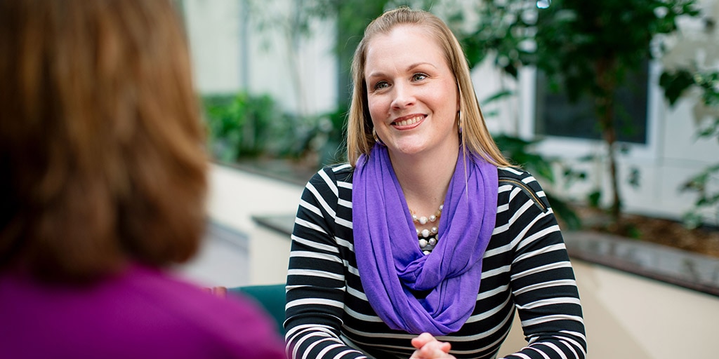 A Mayo Clinic social worker meeting with a patient.