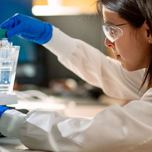 Mayo Clinic intern performing research in a laboratory setting