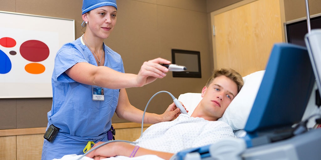 A Mayo Clinic anesthesiologist working with a patient