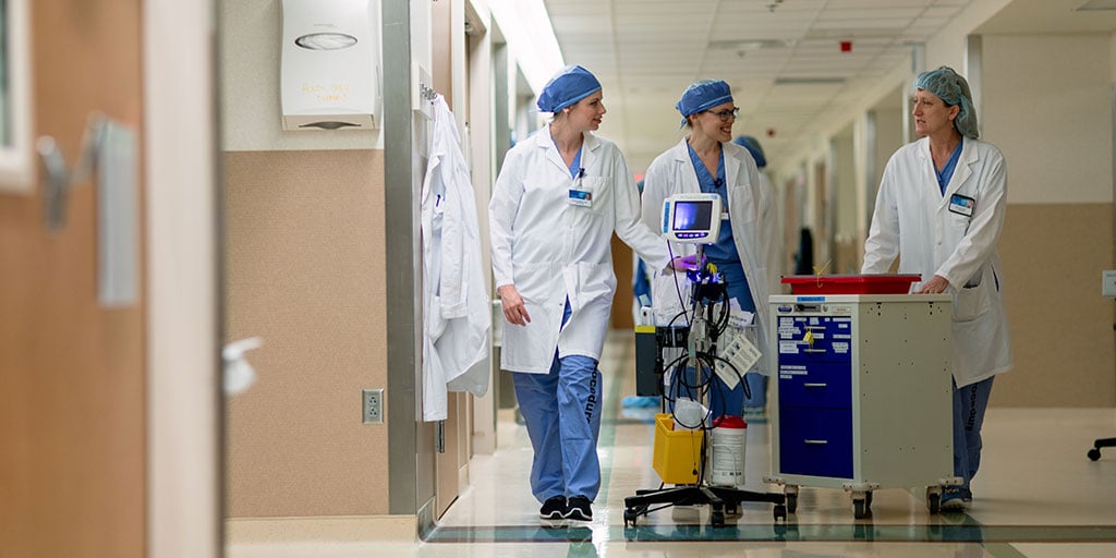 Mayo Clinic anesthesiologists walking in the hallway