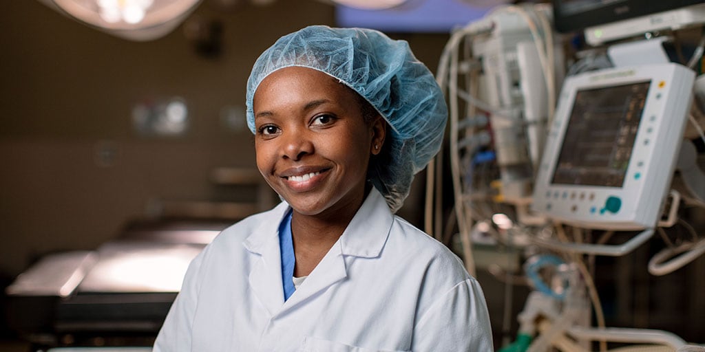 A Mayo Clinic anesthesiologist in the operating room