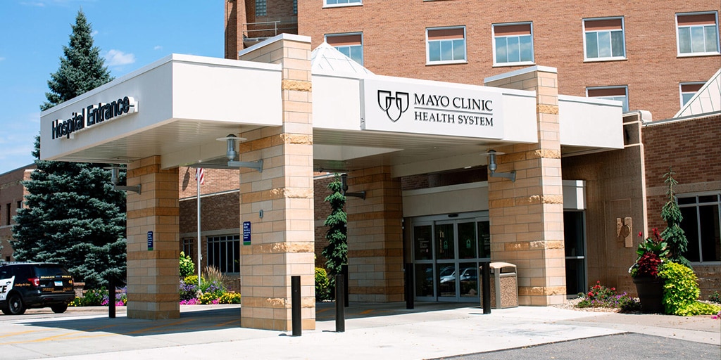 Entrance to Mankato Hospital at Mayo Clinic
