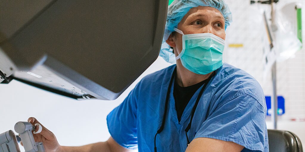 Mayo Clinic physician performing a minimally invasive urologic surgery