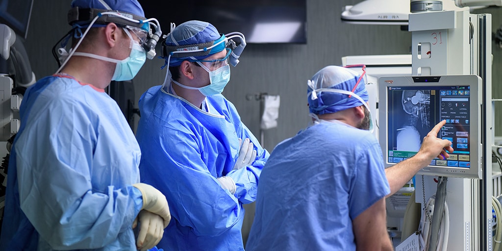 Mayo Clinic neurologic surgery residents in the operating room