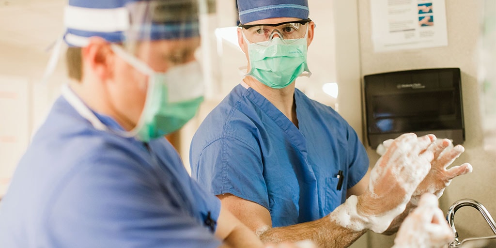 Mayo Clinic orthopedic surgeons scrubbing into the operating room