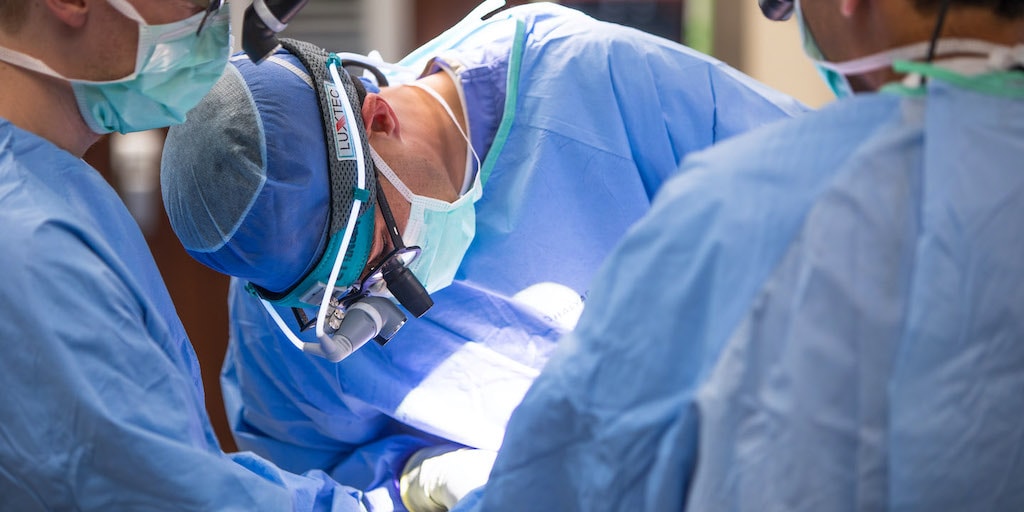 A Mayo Clinic surgeon performs an oral surgery procedure.