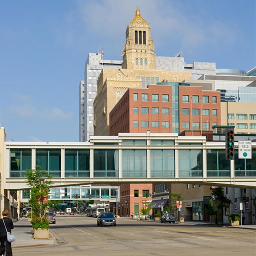 Exterior photo of skyway system at Mayo Clinic